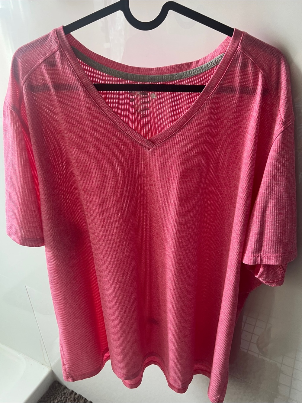 Woman’s Reel Legends size 2X Freeline  short sleeve top like new condition pink